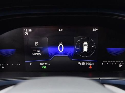 Certified 2023 Volkswagen Taos SE w/ Panoramic Sunroof Package image 11