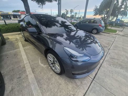 Used 2022 Tesla Model 3 RWD image 3