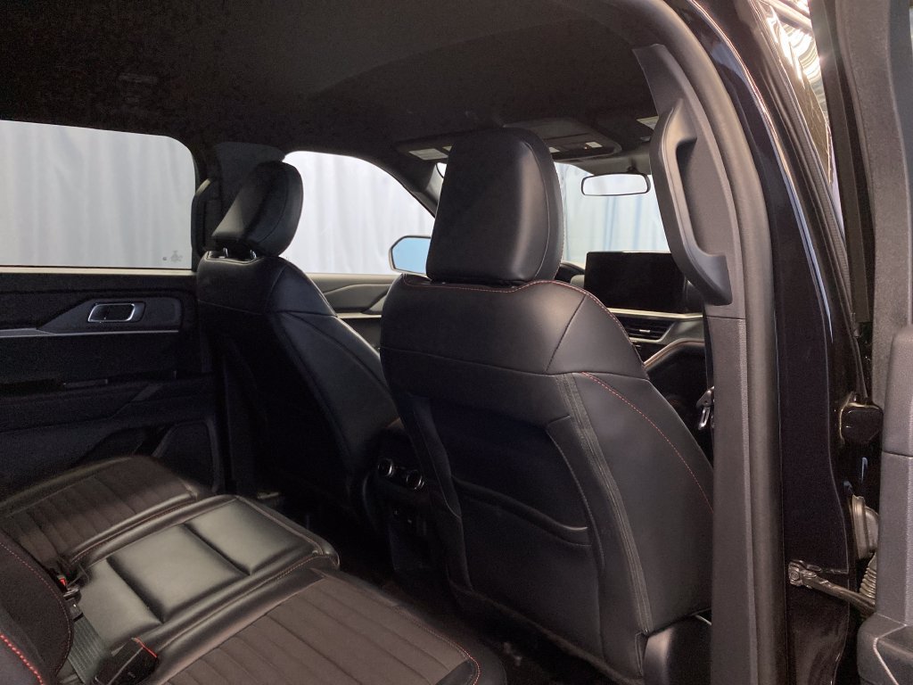 Used 2025 Ford Explorer ST-Line w/ ST-Line Street Pack AWD/4WD image 42