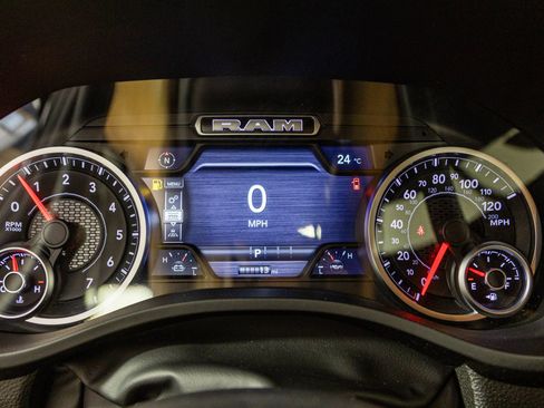 New 2026 RAM 1500 Express AWD/4WD image 30