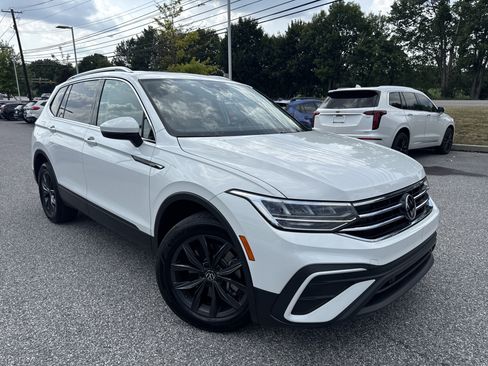 Used 2022 Volkswagen Tiguan SE AWD/4WD image 25