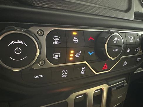 Used 2020 Jeep Wrangler Sport image 25