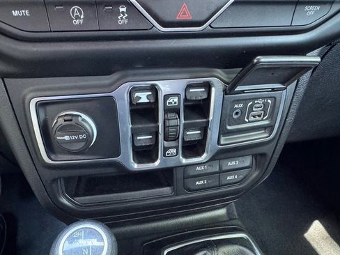 Used 2023 Jeep Gladiator Sport AWD/4WD image 25