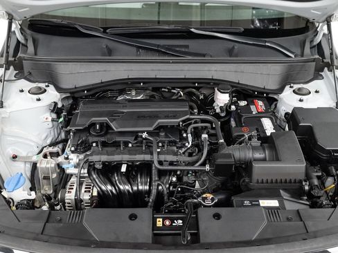Used 2025 Hyundai Kona SEL FWD image 3