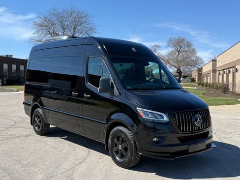 Used 2021 Mercedes-Benz Sprinter 2500 image 1