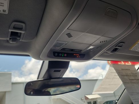 Used 2022 Chevrolet Equinox LT FWD image 29