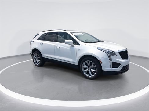 Used 2021 Cadillac XT5 Sportv image 2