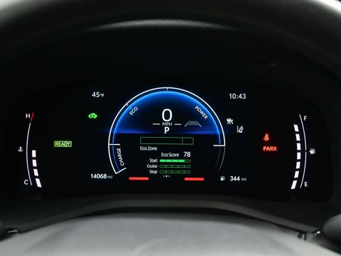 Used 2025 Toyota Camry LE image 23