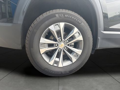 Used 2025 Chevrolet Equinox LT AWD/4WD image 11