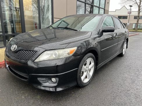 Used 2011 Toyota Camry SE w/ Sport Leather Pkg FWD image 1
