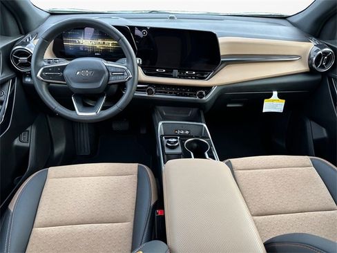 Used 2025 Chevrolet Equinox ACTIV image 10