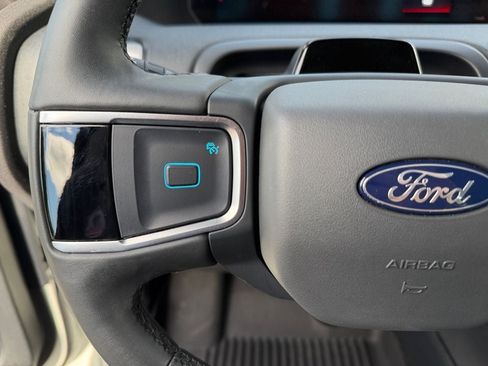 Used 2025 Ford Expedition Active AWD/4WD image 15
