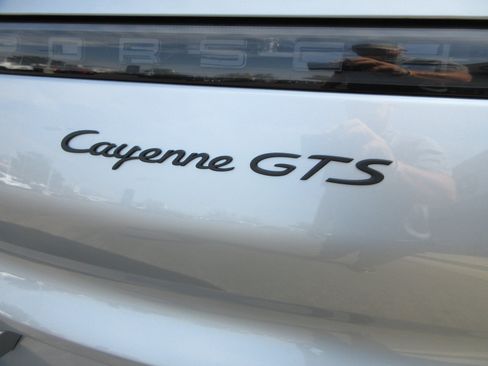 Used 2021 Porsche Cayenne GTS AWD/4WD image 9