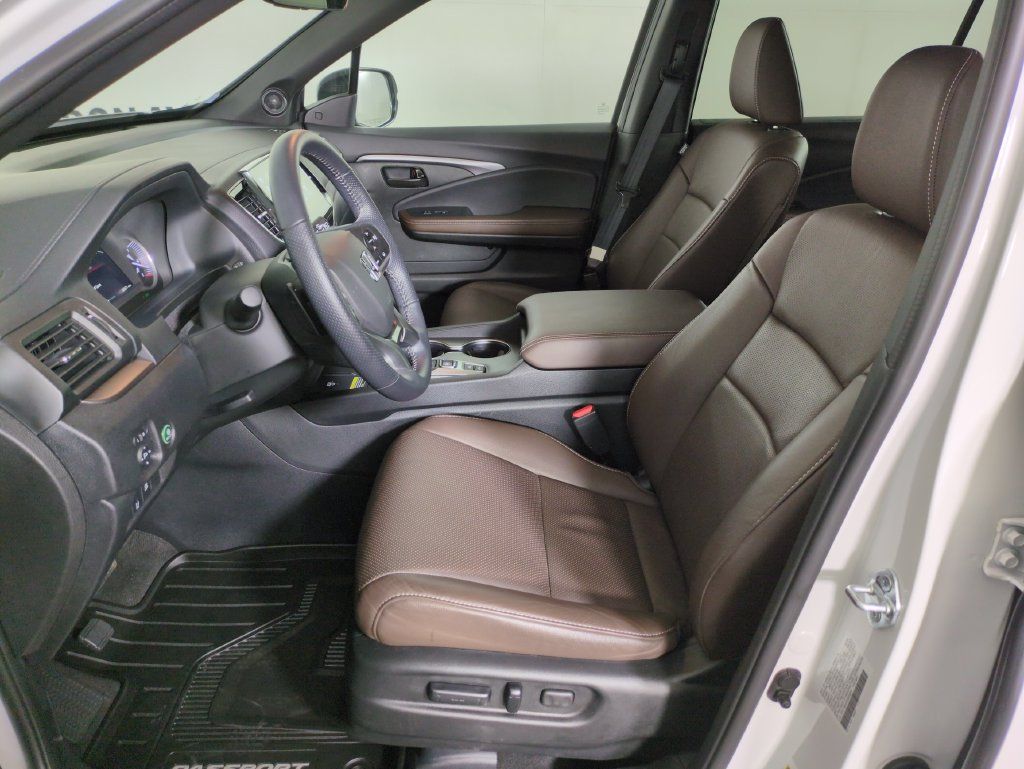 Certified 2025 Honda Passport EX-L image 15