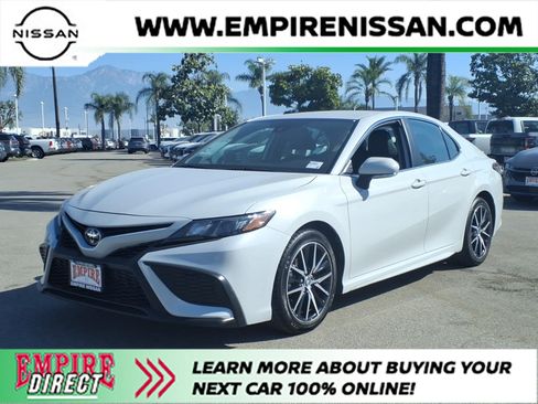 Used 2023 Toyota Camry SE FWD image 1