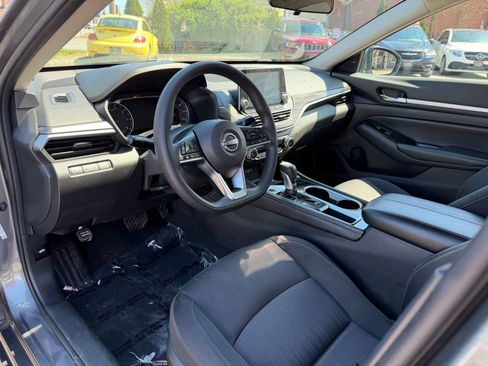 Used 2023 Nissan Altima 2.5 SV FWD image 14
