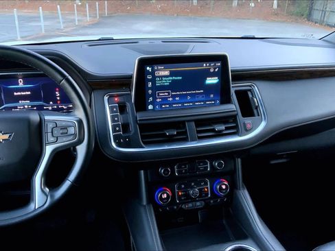 Used 2023 Chevrolet Suburban Premier image 7