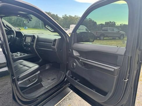Used 2021 Ford Expedition XLT w/ Equipment Group 202A AWD/4WD image 16