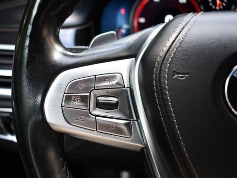 Used 2017 BMW 750i xDrive image 34