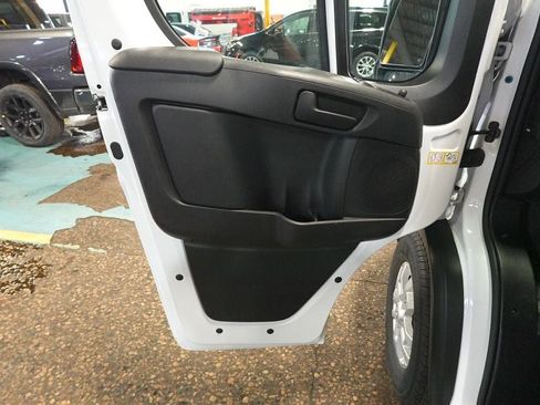 New 2024 RAM ProMaster 2500 w/ Quick Order Package 22G SLT image 7