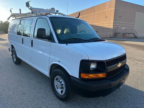 Used 2013 Chevrolet Express 2500 image 31