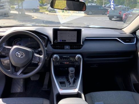 Used 2025 Toyota RAV4 XLE FWD image 10