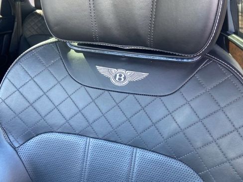Used 2018 Bentley Bentayga image 13