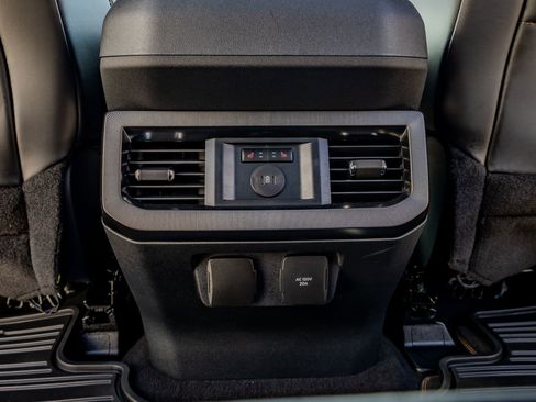 Used 2024 Ford F250 Platinum image 31