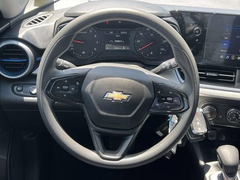 Used 2024 Chevrolet Trax LS w/ LS Convenience Package FWD image 13