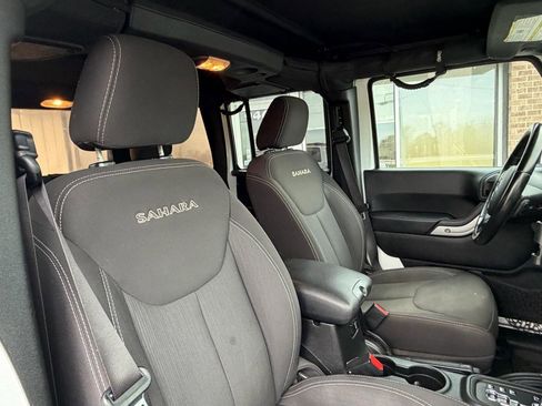 Used 2016 Jeep Wrangler Unlimited Sahara w/ Connectivity Group image 27