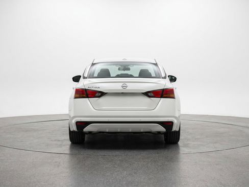 Used 2025 Nissan Altima 2.5 SV FWD image 7