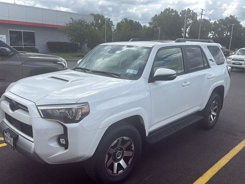 Used 2024 Toyota 4Runner TRD Off-Road Premium w/ Off Road Premium Plus Package AWD/4WD image 2