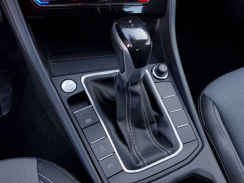 Used 2025 Volkswagen Jetta SE image 25