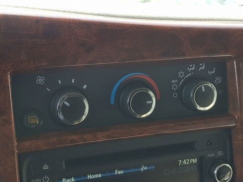 Used 2018 Chevrolet Express 2500 w/ Enhanced Convenience Package image 15