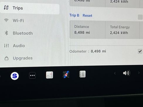 Used 2025 Tesla Model Y Long Range image 18