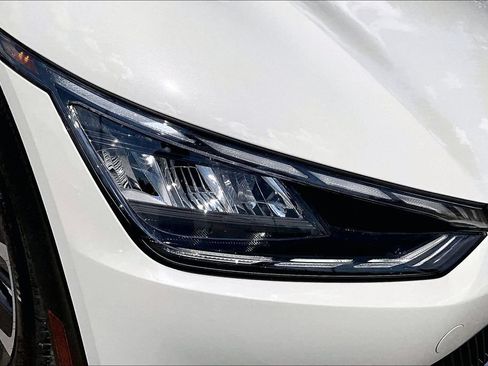 Used 2024 Kia EV6 Light RWD image 32