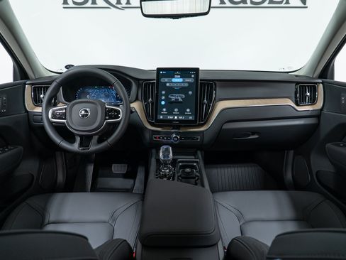 New 2026 Volvo XC60 B5 Core w/ Climate Package AWD/4WD image 15