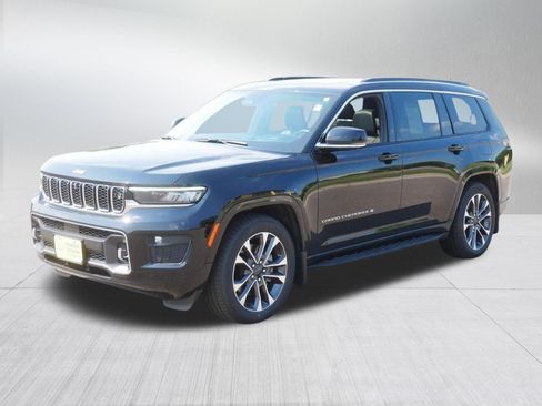 Used 2024 Jeep Grand Cherokee L Overland w/ Advanced Protech Group III AWD/4WD image 3