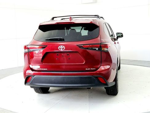 Certified 2024 Toyota Highlander XLE AWD/4WD image 5
