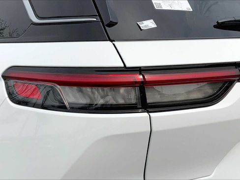 New 2025 Jeep Grand Cherokee Summit image 11