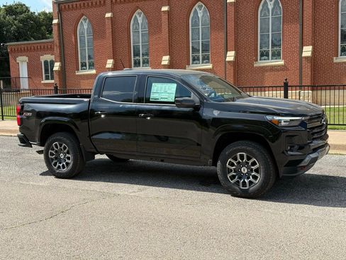 New 2025 Chevrolet Colorado Z71 image 2