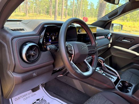 Used 2023 Chevrolet Colorado Z71 w/ Z71 Convenience Package 2 AWD/4WD image 11