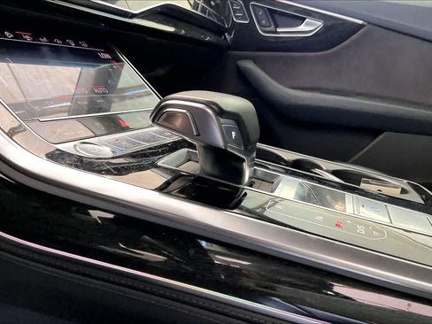 Used 2019 Audi Q8 Prestige w/ Luxury Package AWD/4WD image 17