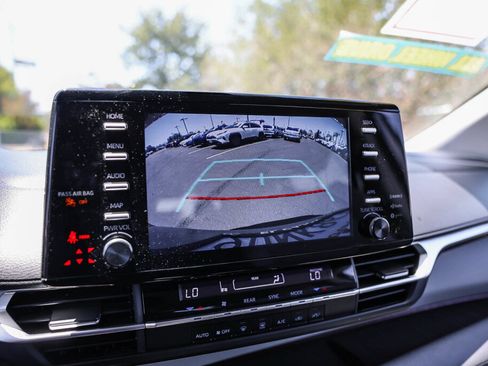 Certified 2023 Toyota Sienna LE AWD/4WD image 15