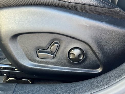 Used 2025 Jeep Compass Limited image 19