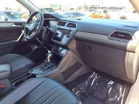 Used 2022 Volkswagen Tiguan SE FWD image 28