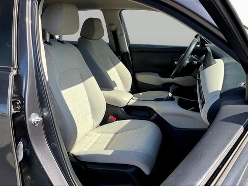 Used 2023 Honda HR-V LX image 9