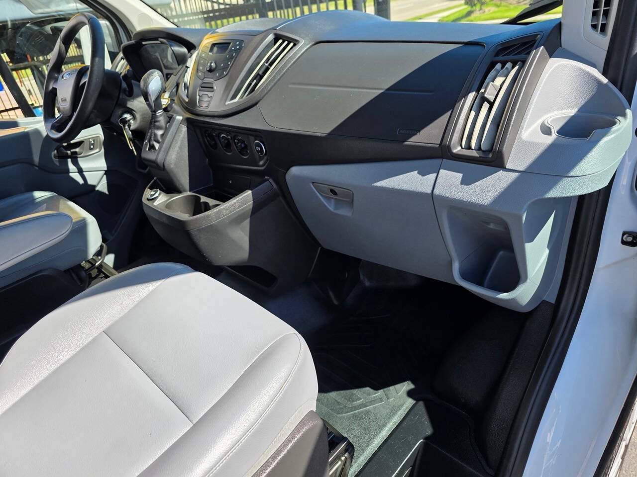 Used 2018 Ford Transit 150 XL RWD image 23