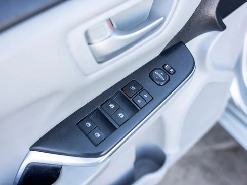 Used 2016 Toyota Camry SE image 34