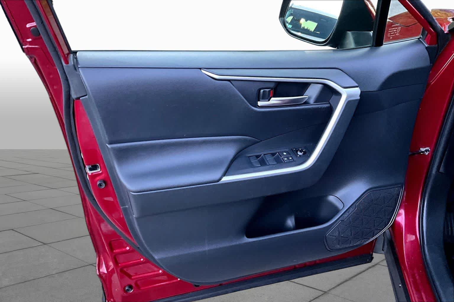 Certified 2019 Toyota RAV4 XLE AWD/4WD image 21